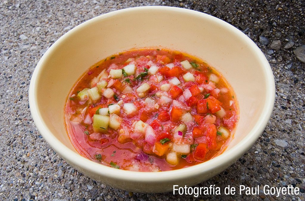 Pipirrana con aceite de oliva virgen extra